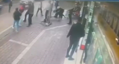 Alacak-verecek kavgasında yumruklar havada uçuştu