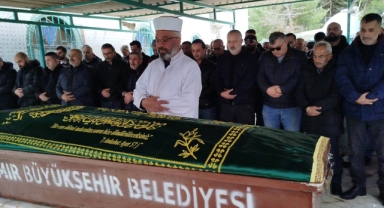 Araç içinde tabancayla vurularak ölen kadın toprağa verildi