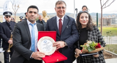 Başkan Tugay’dan 2025 vurgusu... Menemen Gençlik Kütüphanesi açıldı