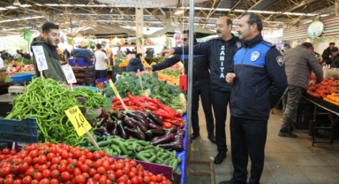 Bayraklı'da pazarlara sıkı markaj