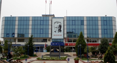 Belediye başkan yardımcısına makamında saldırı!