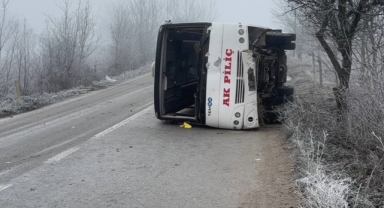 Bolu’da işçi servisi devrildi