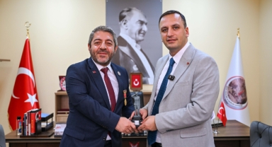 Bornova’da şehit aileleri ve gaziler için yeni dönem... Başkan Eşki'den özel masa müjdesi