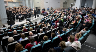 Bornova’da unutulmaz bir gece... Gönül şarkılarıyla yeni yıl coşkusu
