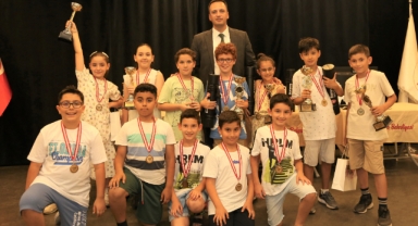 Bornovalı miniklerden yeni yıl hamleleri