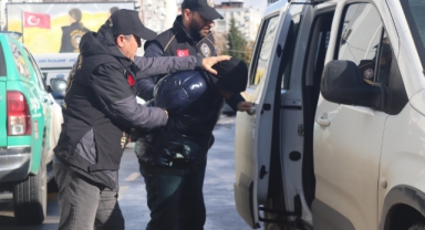 Duvarı kırıp komşusunun eşyalarını çalmıştı... Alkolün etkisindeydim dedi