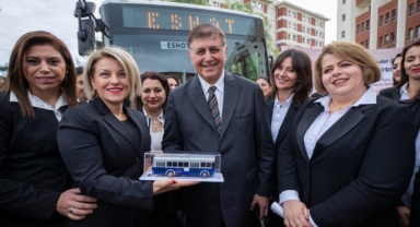 ESHOT'ta 120 kadın daha yollara iniyor... Başkan Tugay'dan 'öncü kent' vurgusu