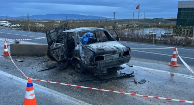 Hareket halindeki araç alev aldı: 2 ölü