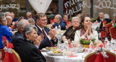 Huzurevinde yeni yıla merhaba buluşması
