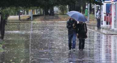 İzmir'de sağanak haftası... Şemsiyelerinizi hazırda tutun!