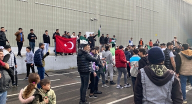 İzmir’de Suriyeliler kutlama yaptı