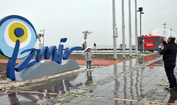 İzmir’de yalancı bahar... Cuma günü yağış geri dönüyor!