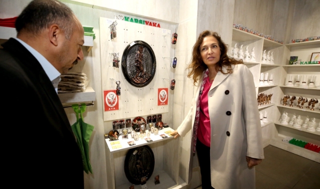 Karşıyaka’nın simgeleri hediyelik eşyalara dönüşüyor