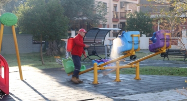 Menderes’te parklarda temizlik seferberliği!