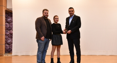 Ödüllü filmler Çiğli'de izleyiciyle buluştu... Başkan Yıldız’a plaket