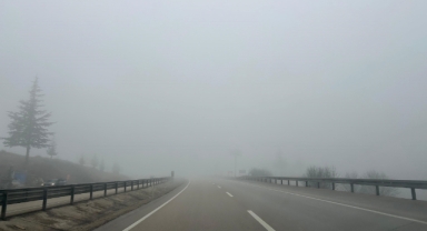 Sis yolları kapladı... Trafiğe çıkacaklar dikkat!