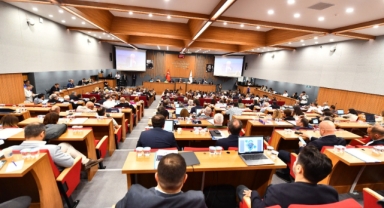 Büyükşehir Meclisi'nde kreş tartışması... AK Parti 'aile sermayesi' dedi, CHP ısrarcı oldu