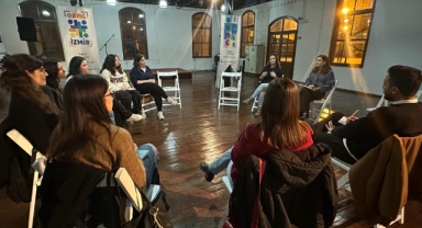 Genç İzmir Kitap Kulübü kapılarını açtı