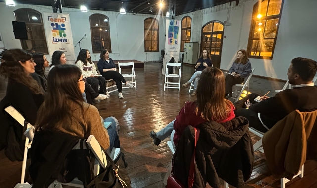 Genç İzmir Kitap Kulübü kapılarını açtı