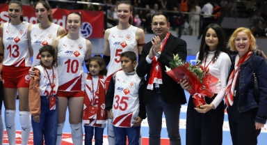 Hayallerini fileyle ören çocuklar İzmir'de