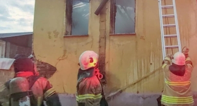 İzmir'de yangın faciasından dönüldü... 6 çocuğu mahalleli kurtardı!
