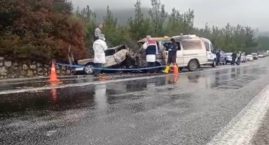 İzmir’deki kazada can pazarı: 1 kişi yanarak öldü, 3 kişi yaralandı
