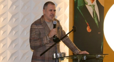 Karşıyaka’da Başkan İlker Ergüllü istifa etti