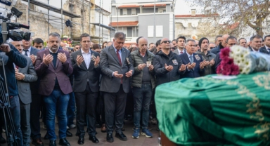 Otel faciasında hayatını kaybeden anne ve kızına İzmir'de acı veda!