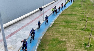 Pedallar daha fazla kabartmalı kitap için çevrildi
