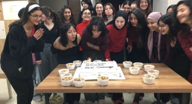 Sosyal Tesislerde kalan gençler yılbaşı gecesi yalnız bırakılmadı