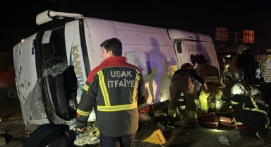 Uşak'ta otomobil ile işçi servisi çarpıştı
