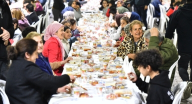 30 ilçede iftar sofrası... Büyükşehir'den Ramazan dayanışması!