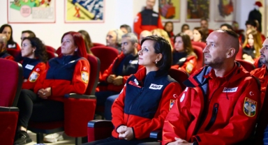 Başkan Kınay’dan depremin yıldönümünde AKUT’a anlamlı ziyaret