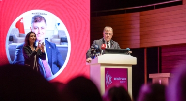 Başkan Tugay İzmir Kadın Kongresi’nde konuştu: Cumhuriyet bir kadın devrimidir