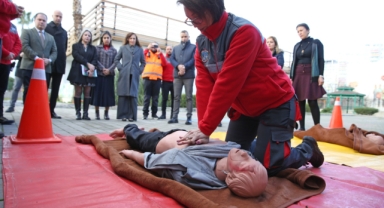 Başkan Ünsal ve anaokulu öğrencileri deprem tatbikatında!