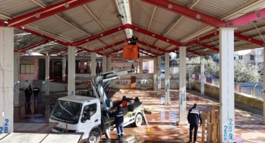 Bayraklı’da pazar yerleri yenileniyor