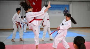 Bornova’da taekwondocuların kuşak heyecanı