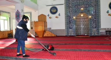 Çiğli’de ibadethanelere Ramazan temizliği