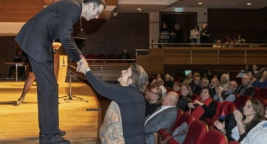 İzmir'de 60 yaş ve üzerindekiler üniversiteli oluyor