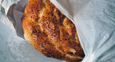 Karşıyaka’da ‘Askıda Pide’ dayanışması