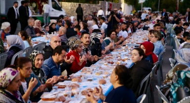 Karşıyaka'da iftar dayanışması
