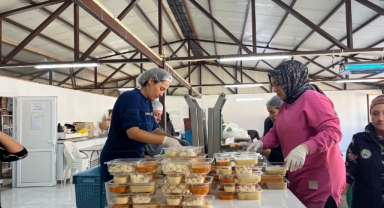Menemen'in kazanlarında bereket ve dayanışma kaynıyor
