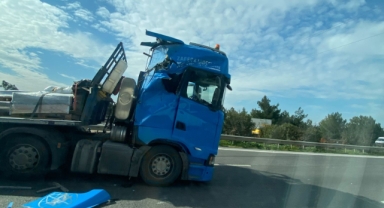O yolu kullanacaklar dikkat! Trafik kazasından dolayı 2 şerit kapalı!