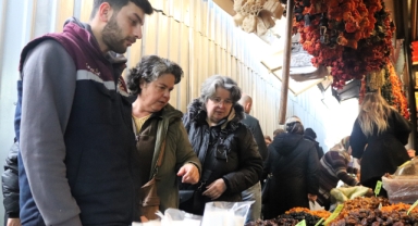 Tarihi Kemeraltı Çarşısı'nda Ramazan hareketliliği