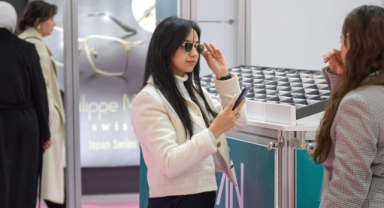 Yılın modası İzmir’de görücüye çıktı