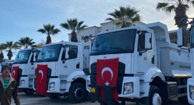 Araçlar sergilendi, imzalar atıldı… Urla'ya yeni filo!