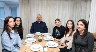 Başkan Pehlivan öğrencilerin iftar sofrasına konuk oldu
