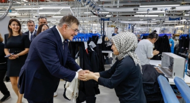 Başkan Tugay emekçi kadınlarla buluştu