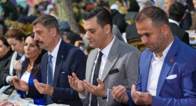 Başkan Zeyrek, Kadir Gecesi’nde Kula’da Gönül Sofrasına Katıldı