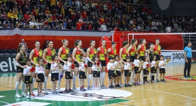 Göztepe Voleybol, yarı finale galibiyetle başladı